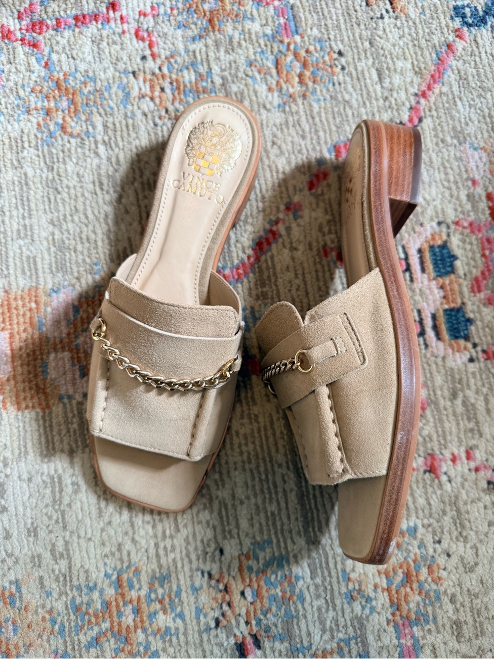Vince Camuto Jenivey Mule flat heel sandals in a soft suede material Size 8